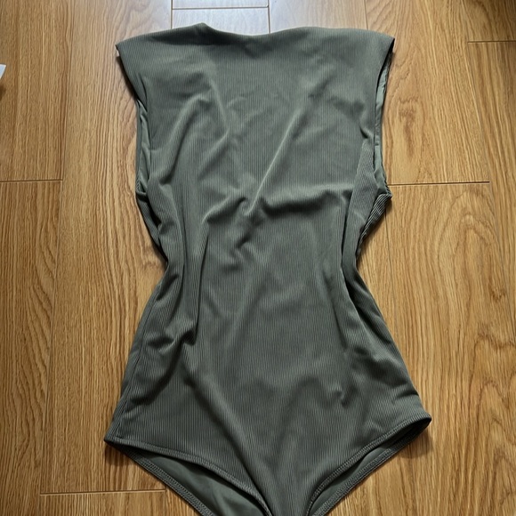 Dynamite v neck shoulder padded bodysuit - Picture 3 of 5